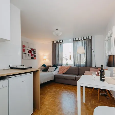 V Ajax Metro Stadion Narodowy Apartmán