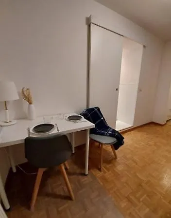 Apartamento V Ajax Metro Stadion Narodowy *