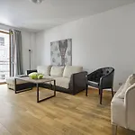 V Ajax Metro Stadion Narodowy Apartamento *
