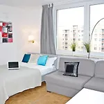 V Ajax Metro Stadion Narodowy Apartamento *